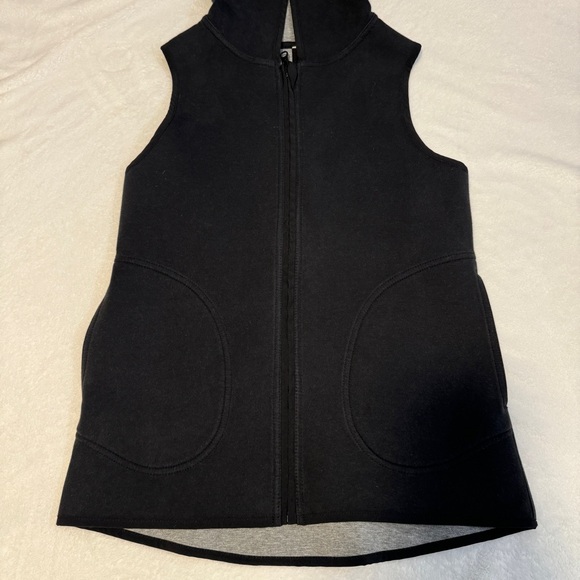 Lululemon Insculpt Reversible Vest - Picture 2 of 8